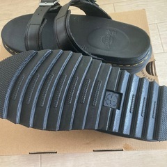 Dr. Martensサンダルの画像