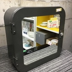IKEA    鍵付ミラーキャビネット　中古品　※壁取付金具なし