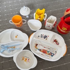 	•子ども用食器（こどもよう しょっき）