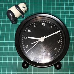 シンプルな黒の置時計 アラーム機能付きの画像