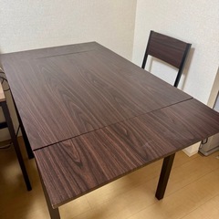 ダイニングテーブル&椅子1脚の画像