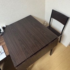 ダイニングテーブル&椅子1脚の画像