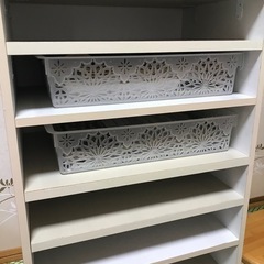 科目ごとに仕分け出来る9段棚の画像