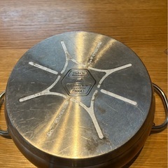 フィスラー製鍋 直径22cmx高さ9cm(蓋とった状態) 使用済みの画像