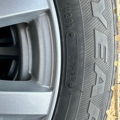 グッドイヤー　195/65R15 スタッドレスタイヤ アルミホイール付き 8部山の画像