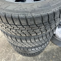 グッドイヤー　195/65R15 スタッドレスタイヤ アルミホイール付き 8部山の画像