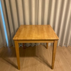 ダイニングテーブルの画像