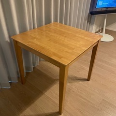 ダイニングテーブルの画像