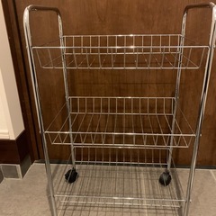 キャスター付きラックの画像