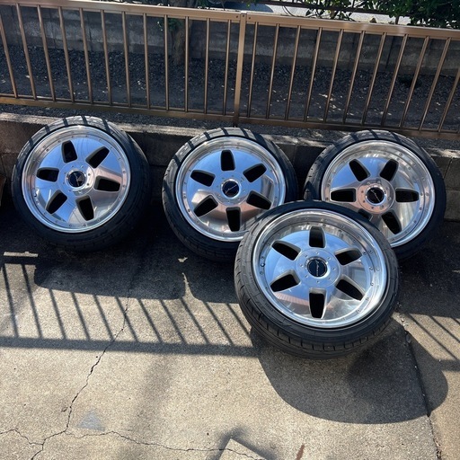 6穴、ハイエースに！SSR ヴィエナクライス