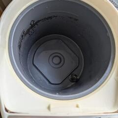 ポット　電気ポット　湯沸かし器の画像