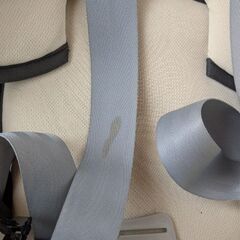 チャイルドシートとおもちゃの画像