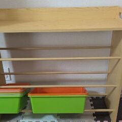 子供用おもちゃ棚の画像