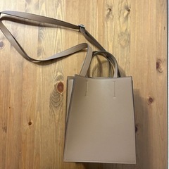 【未使用品★】UNIQLO レザータッチスクエアショルダーバッグの画像