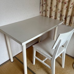 IKEA 机と椅子のセット