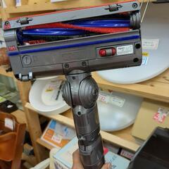 Dyson サイクロン式掃除機 DC63  ボールモーターヘッド 動作確認済！【こちらは店舗です。浜村鹿野温泉ICから3分 買取本舗 宮本リサイクル 営業時間9～19時 定休日水曜のみ←連絡できませんm(_ _)m】の画像