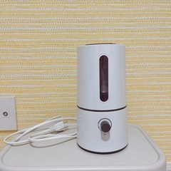 コンパクトでシンプルおしゃれ加湿器！寝室などに♪