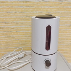 コンパクトでシンプルおしゃれ加湿器！寝室などに♪の画像