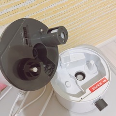 コンパクトでシンプルおしゃれ加湿器！寝室などに♪の画像
