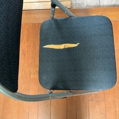 会議用テーブル、パイプ椅子セットの画像