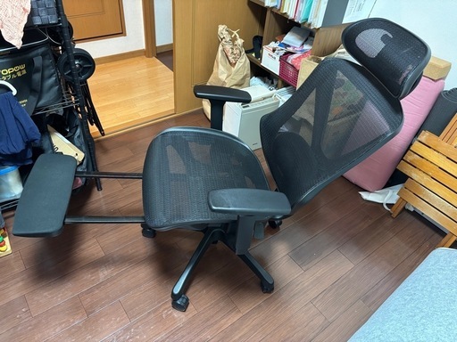 ニトリオフィスチェア　リクライニング、オットマン、アームレスト