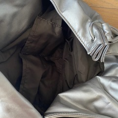 しまむら　シルバーカラーのバッグの画像