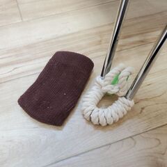  【美品 値引き】ガラス ローテーブル／折りたたみ式／ホワイトの画像