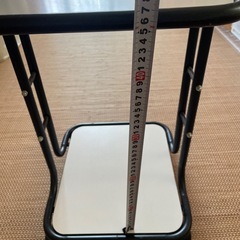 サイドテーブルの画像