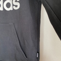 adidas パーカーの画像