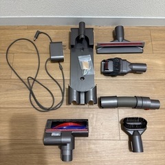 Dyson ダイソン v8 fluffy+ スティッククリーナーの画像