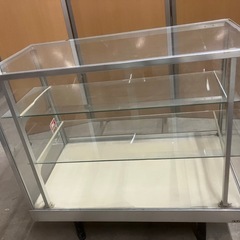 アルミ枠ガラスショーケース の画像