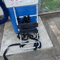 引き取り決定 
背負子 