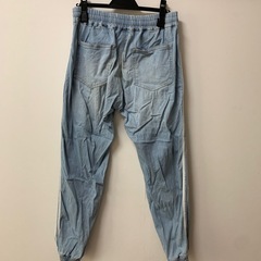 デニムパンツの画像