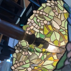 T2506-021　卓上ライト ステンドグラス ガレ風 キズ汚れ有り 動作確認済みの画像