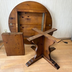 スペイン製の重厚感のあるダイニングテーブルセットの画像