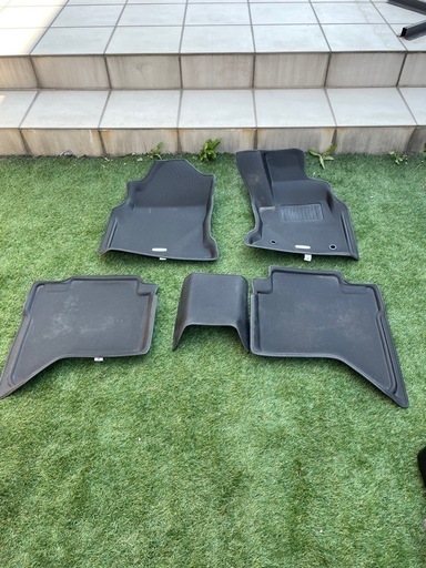 新型ハイラックス　クラッツィオフロアマット