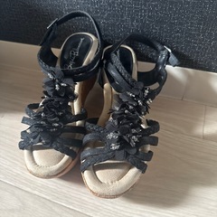 ウエッジソールのサンダル