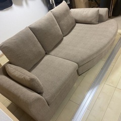 カウチソファー【美品】、今月中に受け渡しできなければショップ持ち込み