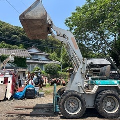 コマツ　タイヤショベル　28馬力　ボブキャット　ジョブサン スキッドステアローダー　ホイルローダー ボブローダー トラクタショベル　ショベル　重機　建機　除雪　ディーゼル 4WD 　KOMATSU クイックヒッチ付き　フォーク付き　中古　簡易自動動画ありの画像