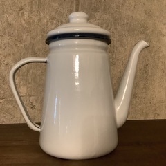 ホーロー　ポット　レトロ　カントリー調　コーヒーポットの画像