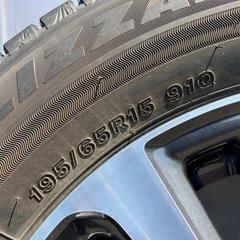 エスクァイア 純正ホイール 195/65R15 ブリザック VRX3の画像