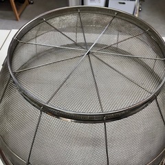 ステンレス製 ザル 直径50cm超 調理器具 調理用 中古品 ③の画像