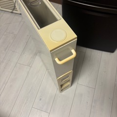スリムタイプ計量米びつ