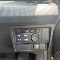 フリード　Gジャストセレクション　雹害車H25年式　車検8 年6月、ナビ、ETC、バックモニター、両側電動付の画像