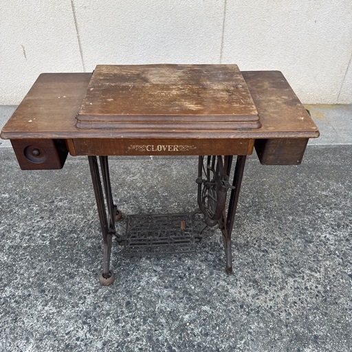 アンティークミシン台　クローバー