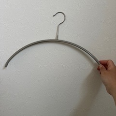 すべらず、型崩れしないハンガー