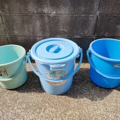 無料　プラスチックペール缶　バケツ