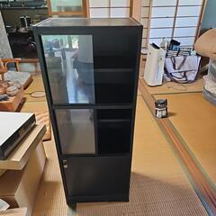 ガラス戸棚