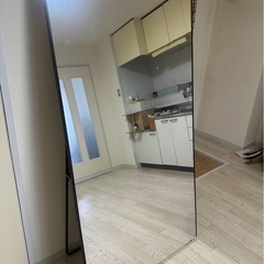 大きめの鏡ですの画像