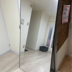 大きめの鏡です